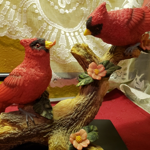 Vtg 2 Cardinals Flowers Log Resin Figurine W/Base
